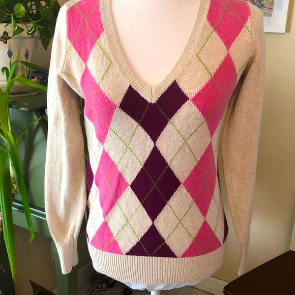 Old Navy Sweaters - V neck sweater for layering